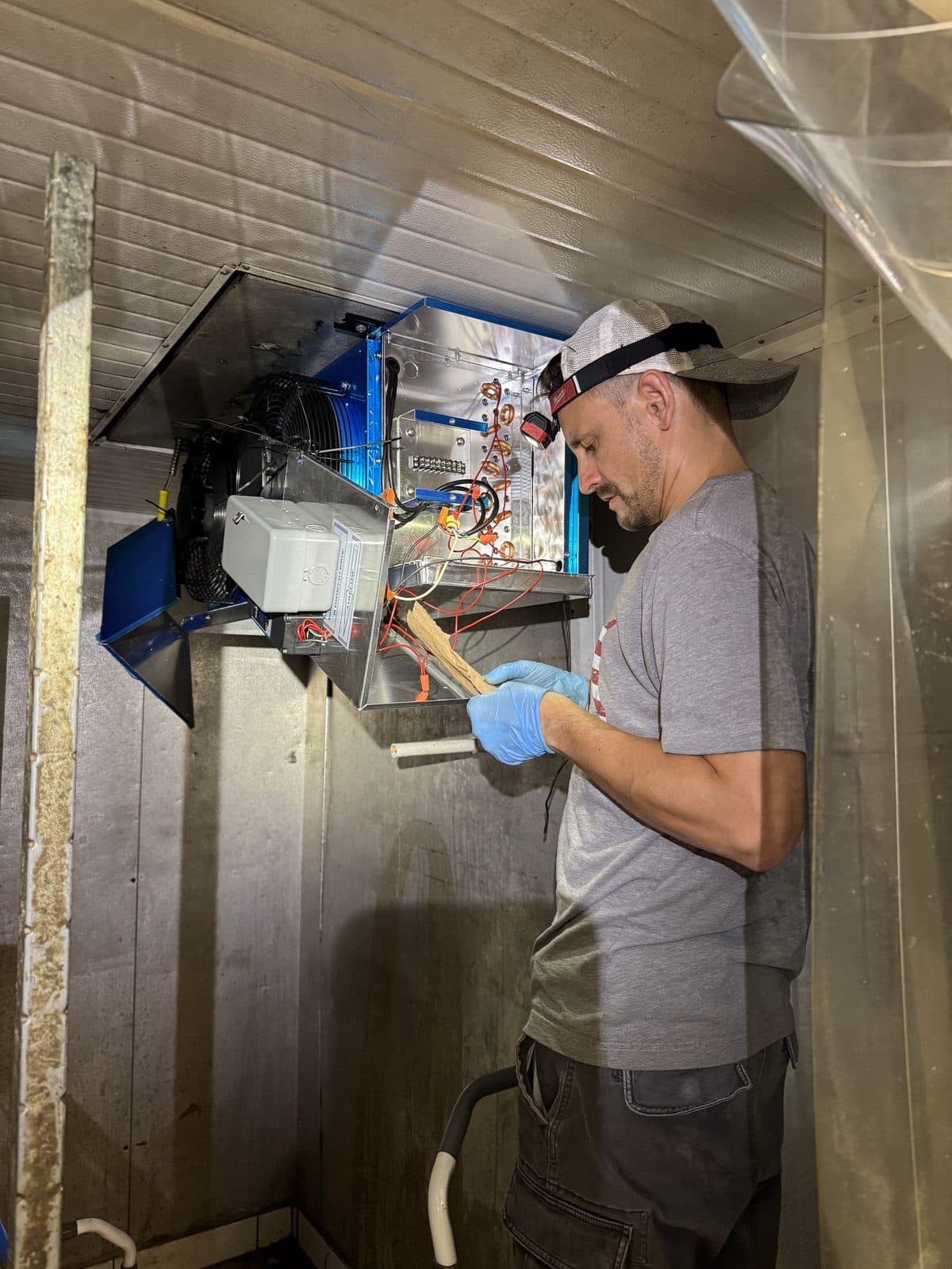 Commercial ice machine service in mary esther, FL — ALANSY technicians