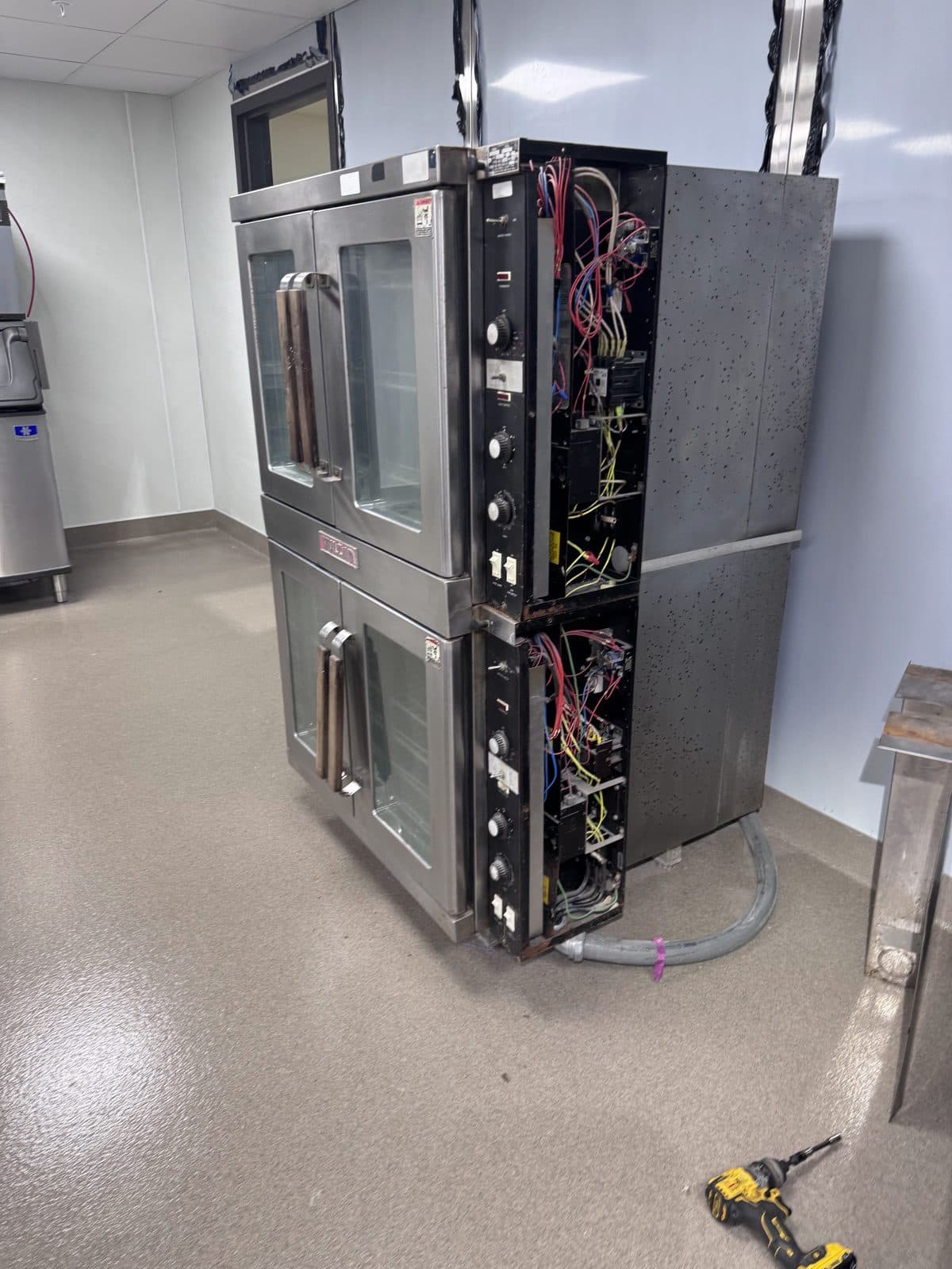 Commercial oven repair in manitowoc, FL — ALANSY technicians