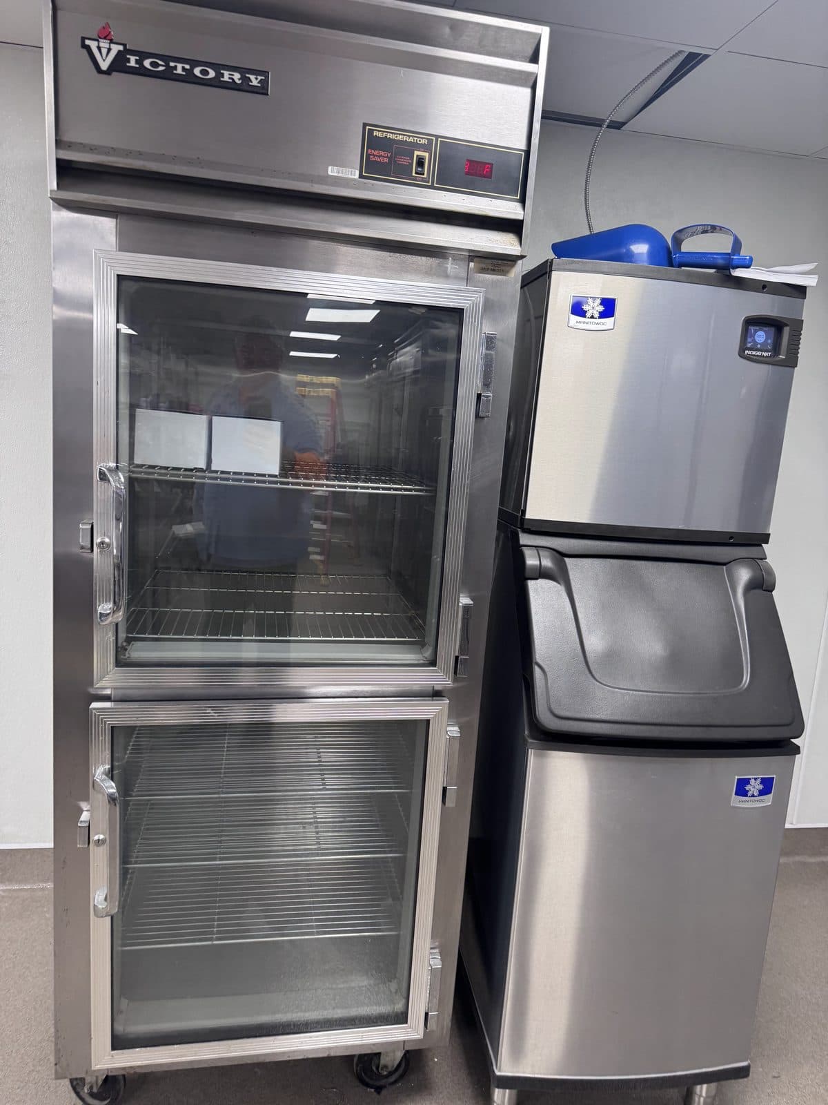 Bar refrigeration repair in manitowoc, FL — ALANSY technicians